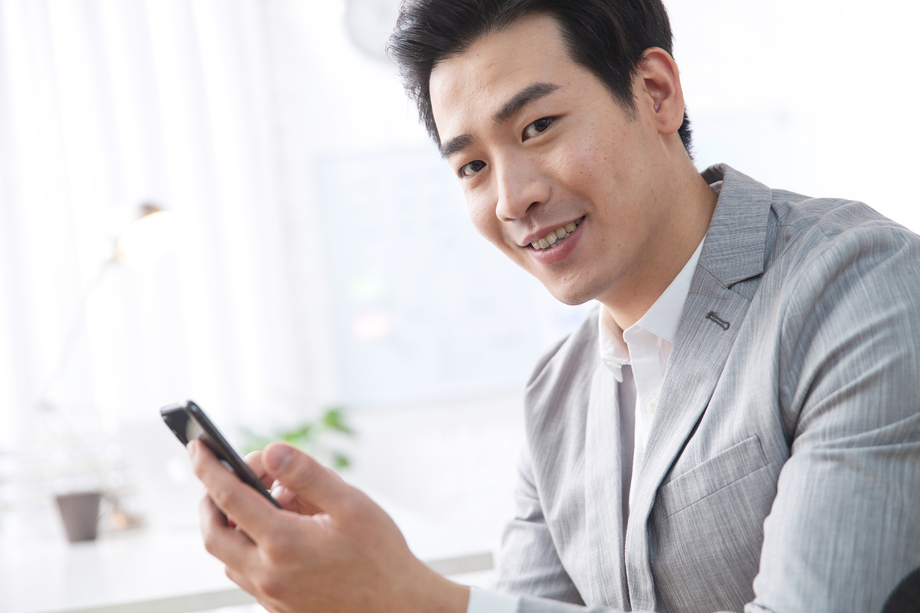 青年商务男人打电话 青年商务男人打电话