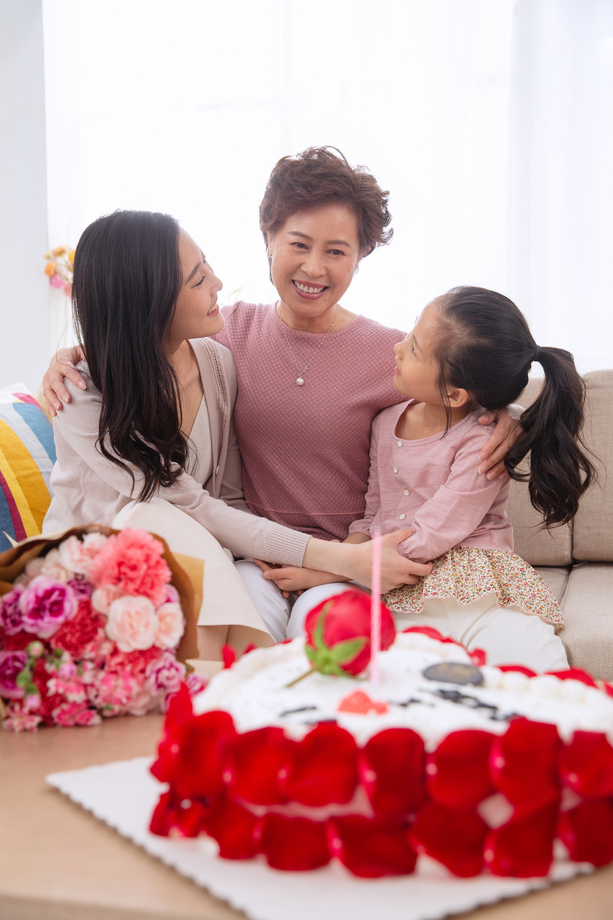 快乐的祖孙三代 快乐的祖孙三代