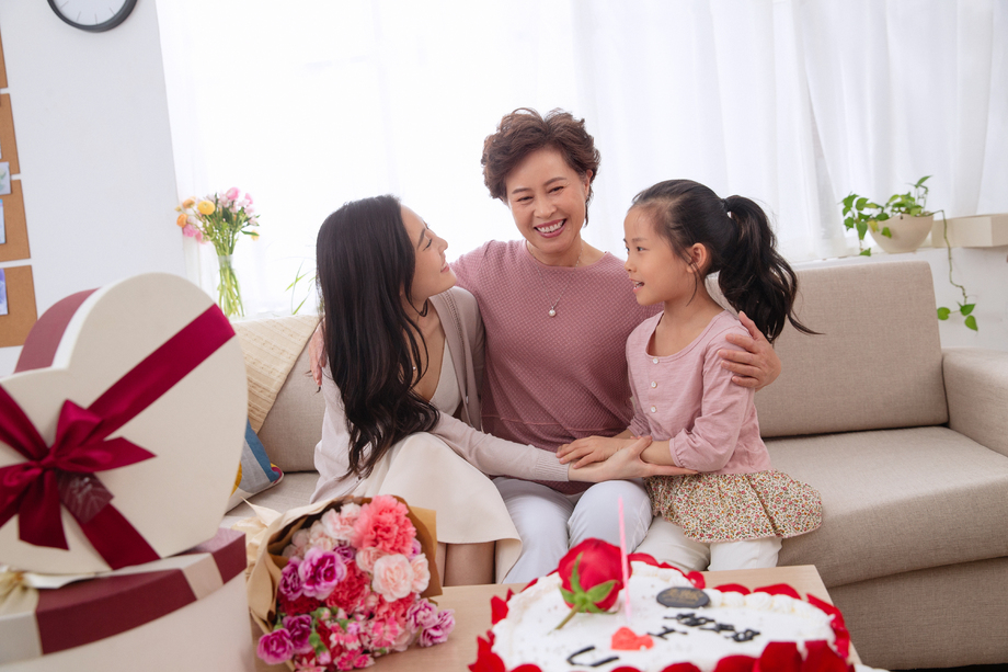 快乐的祖孙三代 快乐的祖孙三代