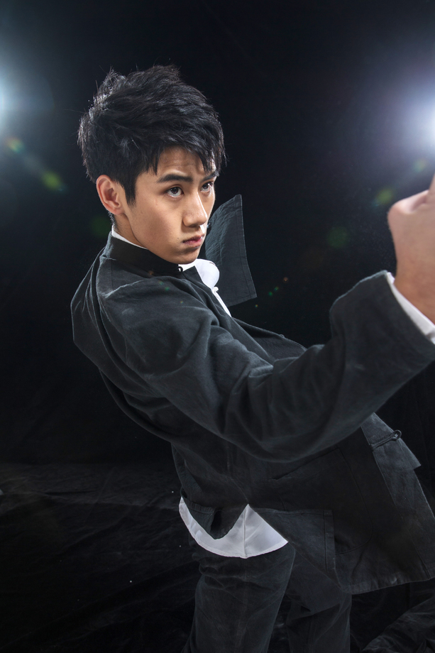 练武术的青年男人图片 练武术的青年男人图片