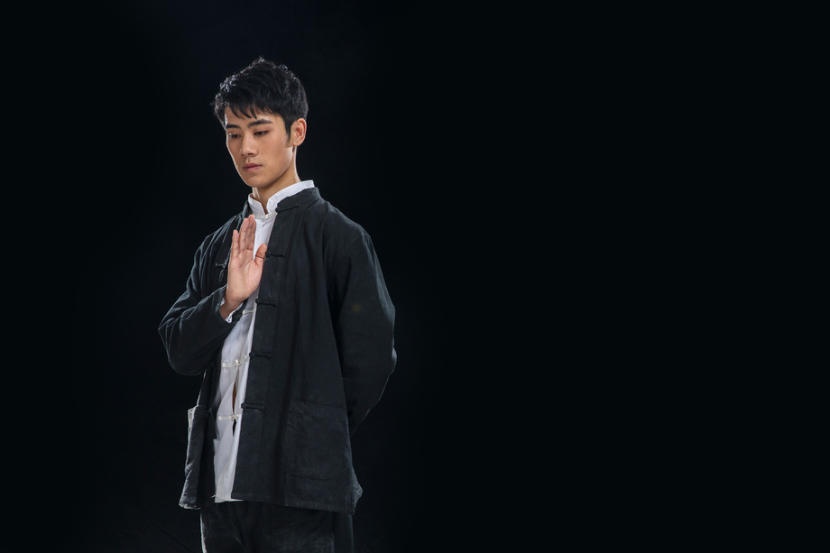 练武术的青年男人图片 练武术的青年男人图片