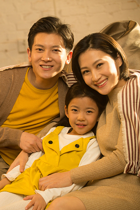幸福的一家三口照片