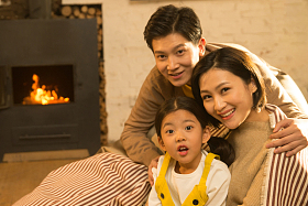 幸福的一家三口照片