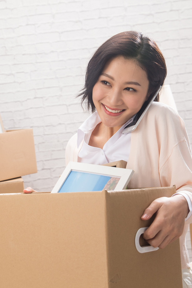 青年女人打电话图片 青年女人打电话图片