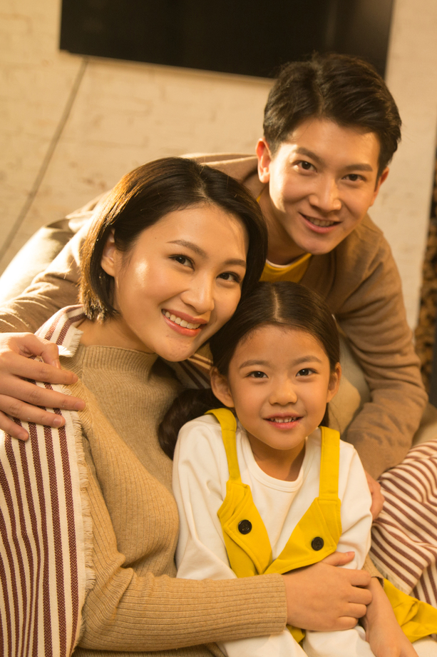 幸福的一家三口照片