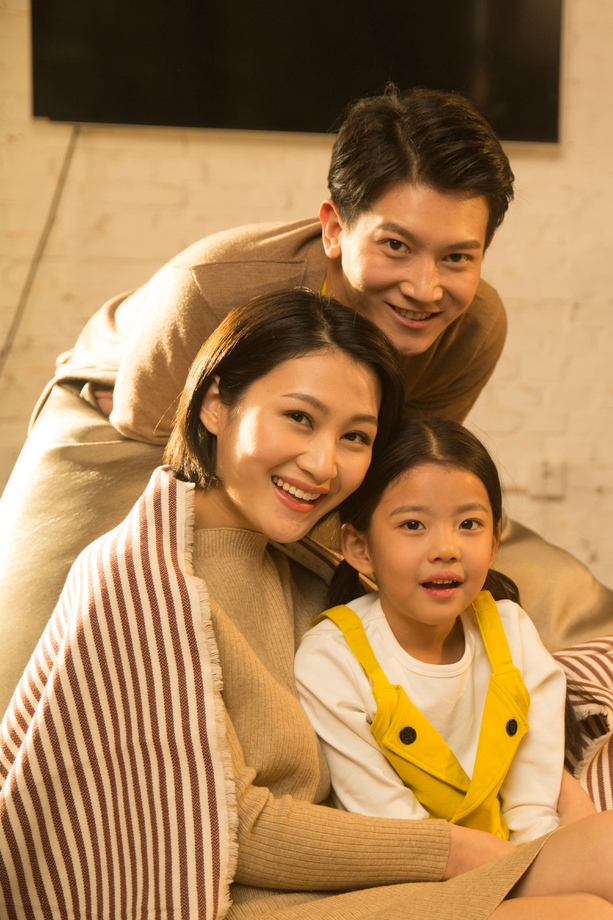 幸福的一家三口照片