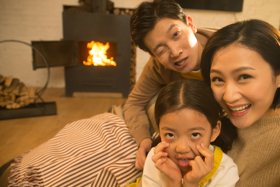 幸福的一家三口照片