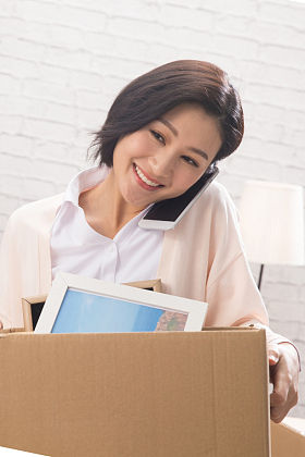 青年女人打电话图片