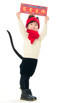 小男孩过年穿新衣服图片