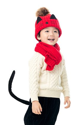 小男孩过年穿新衣服照片