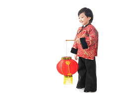可爱的小男孩拿着红灯笼图片