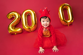 可爱的小朋友过新年照片