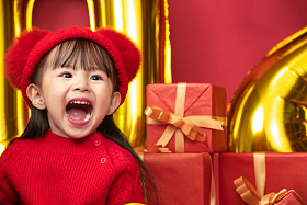 可爱的小女孩过新年