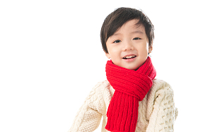 快乐玩耍的小男孩图片