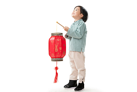 可爱的小男孩拿着红灯笼图片