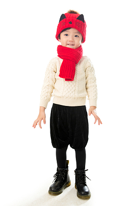 快乐玩耍的小男孩图片