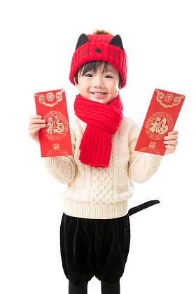 可爱的小男孩过年拿红包图片