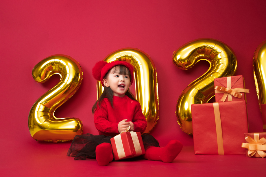 可爱的小女孩过新年