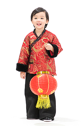 可爱的小男孩拿着红灯笼图片