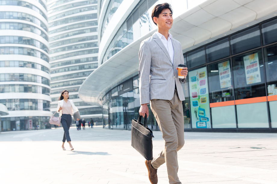 上班路上的青年商务人士图片 上班路上的青年商务人士图片