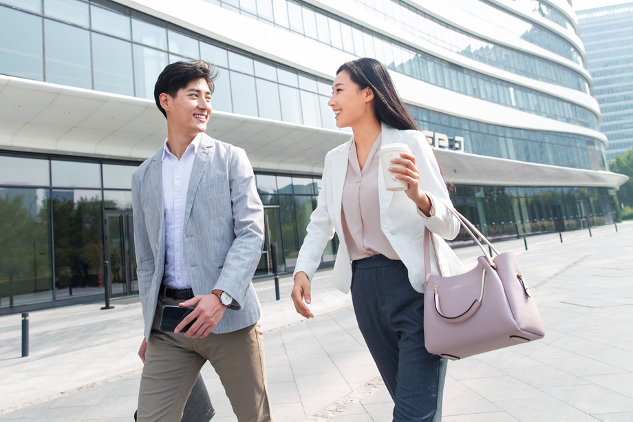 上班路上的青年商务人士图片 上班路上的青年商务人士图片