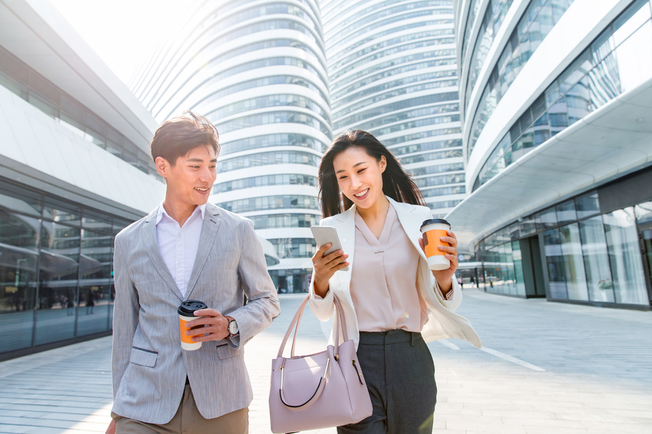 上班路上的青年商务人士图片 上班路上的青年商务人士图片