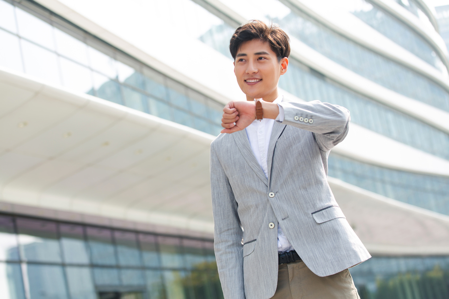 上班路上的商务男士图片 上班路上的商务男士图片