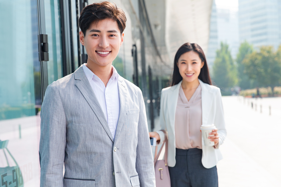 上班路上的青年商务人士图片 上班路上的青年商务人士图片