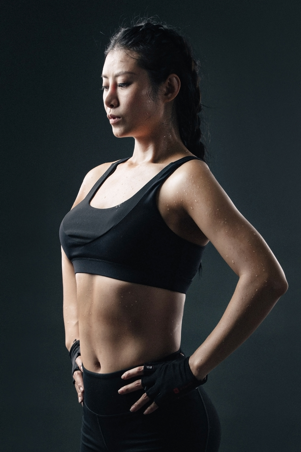 一个刚完健身女青年 一个刚完健身女青年