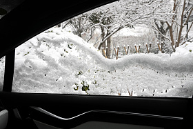 车窗户上的雪图片