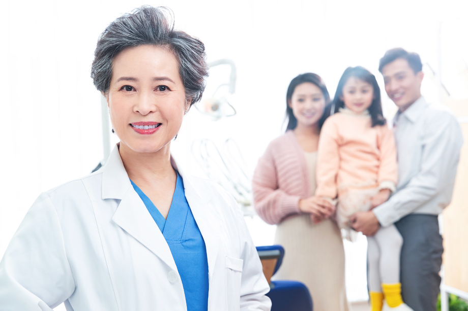 女医生和患者家庭 女医生和患者家庭