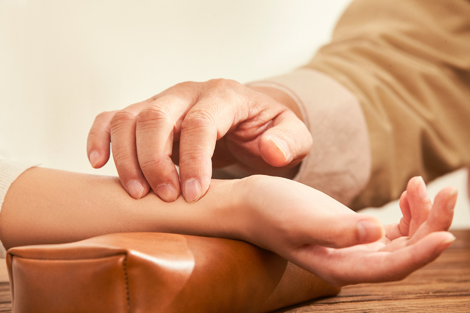 中医号脉图片 中医号脉图片