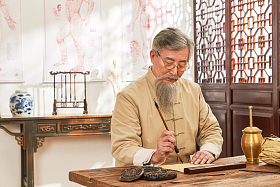 老中医在写处方