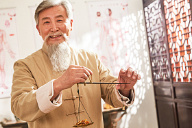 老中医称中药图片