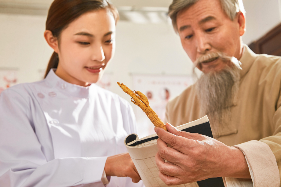 老中医给年轻医生讲解中药成分 老中医给年轻医生讲解中药成分