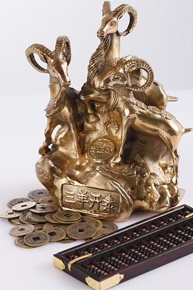 算盘和铜钱图片