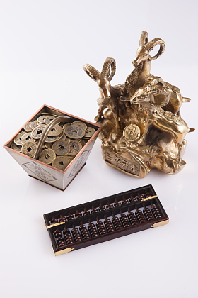 算盘和铜钱图片