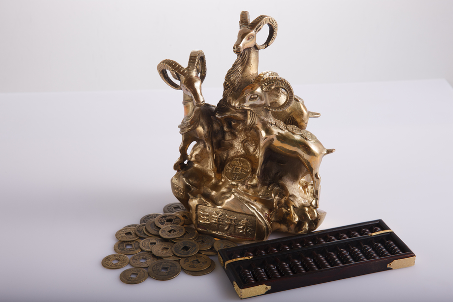 算盘和铜钱图片 算盘和铜钱图片