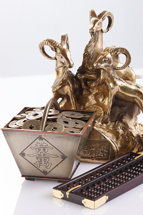 算盘和铜钱图片