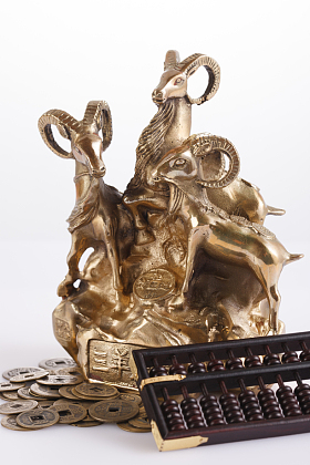 算盘和铜钱图片