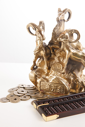 算盘和铜钱图片