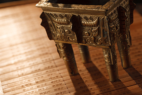 竹简和铜鼎图片