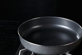 燃气灶和炒锅图片