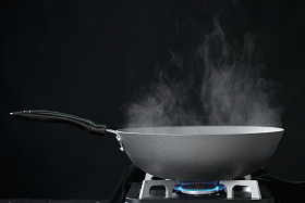 燃气灶和炒锅图片