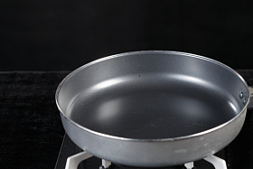 燃气灶和炒锅图片