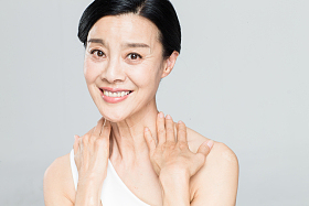 中老年女人妆面肖像