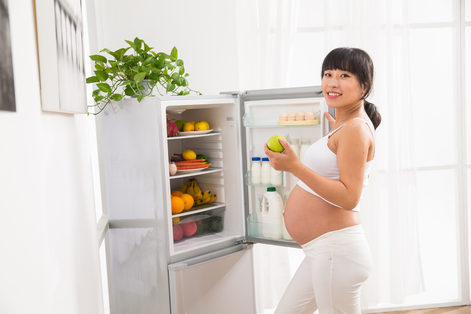 孕妇拿苹果 孕妇拿苹果