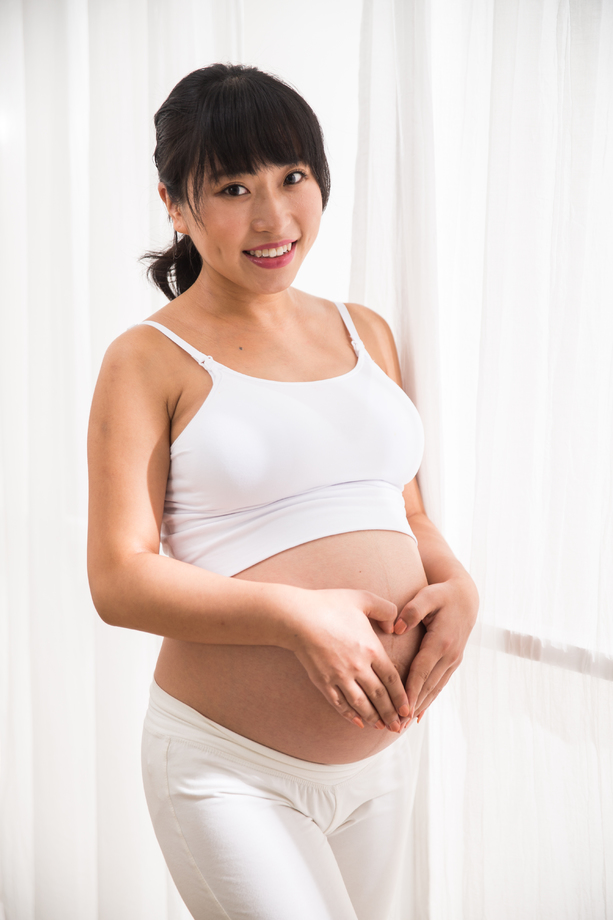 幸福的孕妇照片