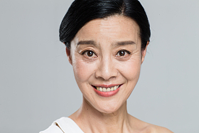 中老年女人妆面肖像