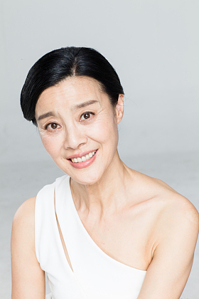 中老年女人妆面肖像